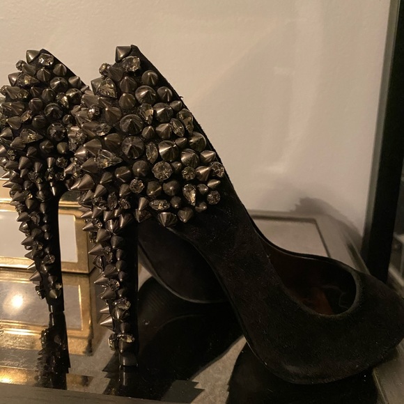 Shoes - Picture 7 of 8